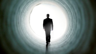 Ölmeye Yakın Görüldüğü Söylenen Işık, Havada Süzülme ve Sesler Gibi Deneyimlerin Kaynağı Nedir?