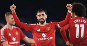 Manchester United Claims Convincing 3-0 Victory Over Leicester City