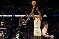 Vols hold off Wofford to advance in Midwest Region