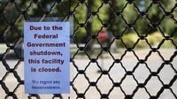 Effort to pay at least some federal workers fails in Senate