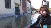 Pavia, esonda il Ticino: soccorsi in barca tra le strade diventate fiumi