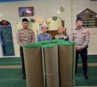 Polresta Bogor Kota Wujudkan Masjid Istifham Lebih Nyaman, Berikan Bantuan Karpet