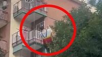 Si sgancia un cavo della funivia per il monte Faito, bloccate 2 cabine: “Soccorsi difficili per 4 passeggeri”