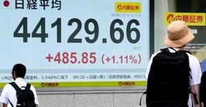 Wall Street Edges Higher As Fed Rate Cut Looms