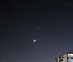 Ayın yanındaki gök cismi nedir?
