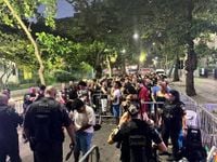 A poucas horas do show de Lady Gaga, fãs enfrentam filas nos acessos à orla de Copacabana