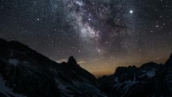 Kara Yıldızlardan Kara Deliklere Bir Tarihçe 1