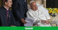 Le pape François apparaît au balcon de la basilique Saint-Pierre