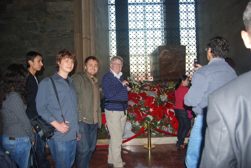 Oxford Üniversitesi'nden evrimsel antropolog Prof. Dr. Stephen Oppenheimer ile Anıtkabir ziyaretimizden bir kare (11 Kasım 2011).