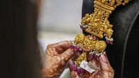 Gold Silver Price: दिल्ली में मांग घटने से सोना 91000 रुपये के स्तर से नीचे फिसला, चांदी उछली