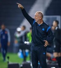 Grêmio recebe o Bragantino com Cristaldo em baixa e futebol em dívida com a torcida - Radio Grenal