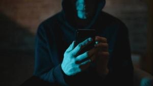 London Police Bust Gang Smuggling 40000 Phones Abroad