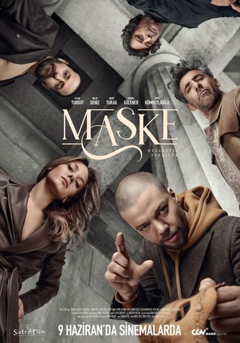 Maske: Nezaketle Tebessüm