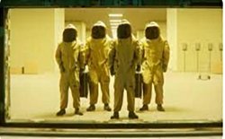 Backrooms gerçek olabilir mi? Yani bir maddeye onun tepki verebileceğinden daha hızlı temas edersek backrooms ta deney görmek olabilir mi?