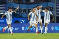 Vídeo: ex-Botafogo marca golaço para a Argentina contra o Uruguai