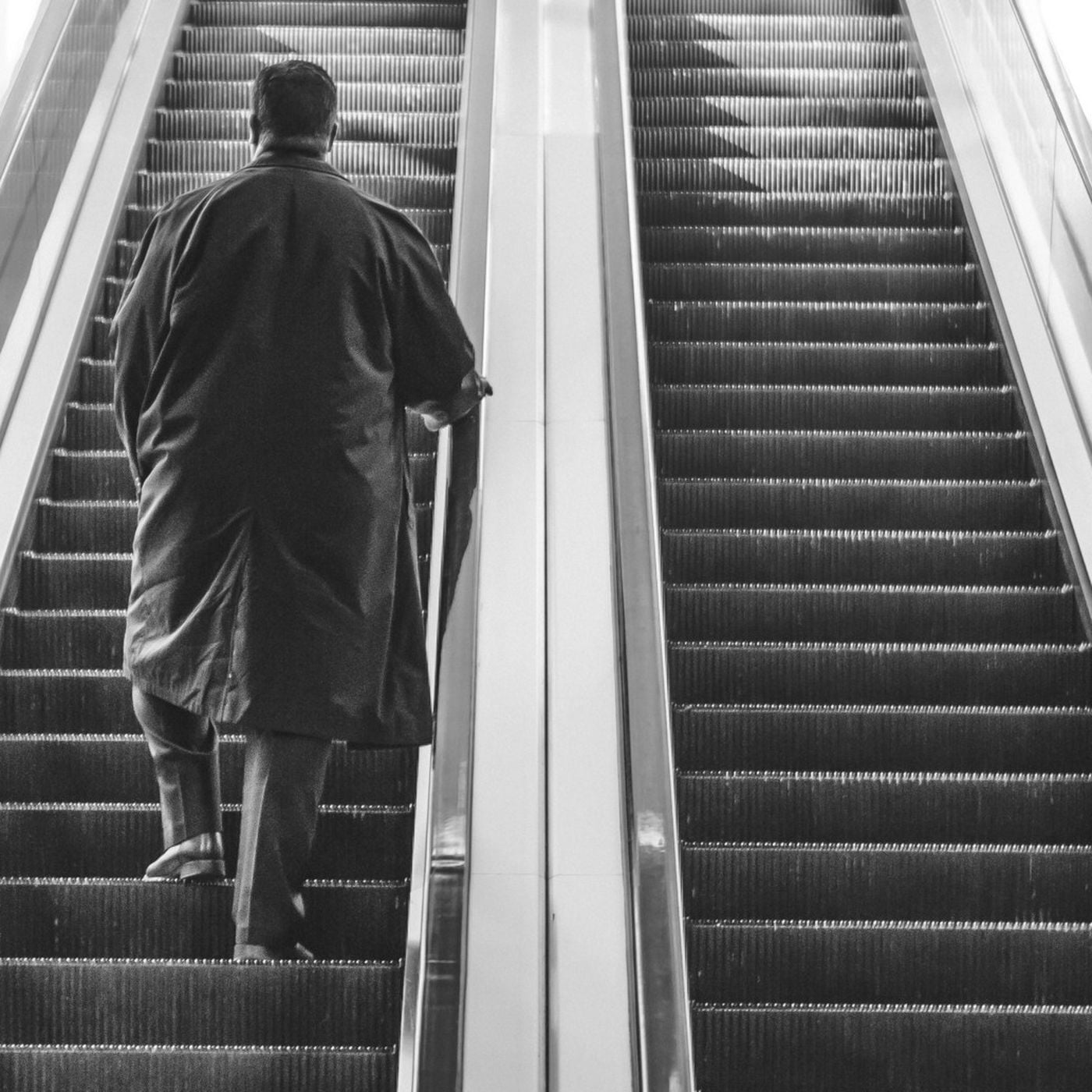 Bozuk Yürüyen Merdiven Yanılgısı: Çalışmayan Bir Yürüyen Merdiven, Neden Dengemizi Bozar?