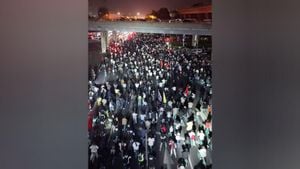 Cycling Craze Overwhelms Kaifeng As Students Seek Dumplings