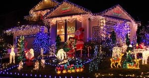 Community Comes Alive With Dazzling Christmas Light Displays