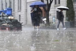 South Korea Faces Early Summer Heat And Showers