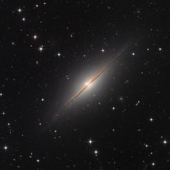 NGC 7814: Süpernovayla Küçük Sombrero