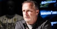 Vitesse breekt met John van den Brom: 'Ik ben verschrikkelijk boos'