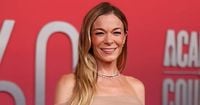 LeAnn Rimes rushes off stage after tooth falls out in awkward concert moment