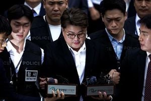 Prosecutors Seek 3.5 Years For Kim Ho-joong After Hit-And-Run Incident