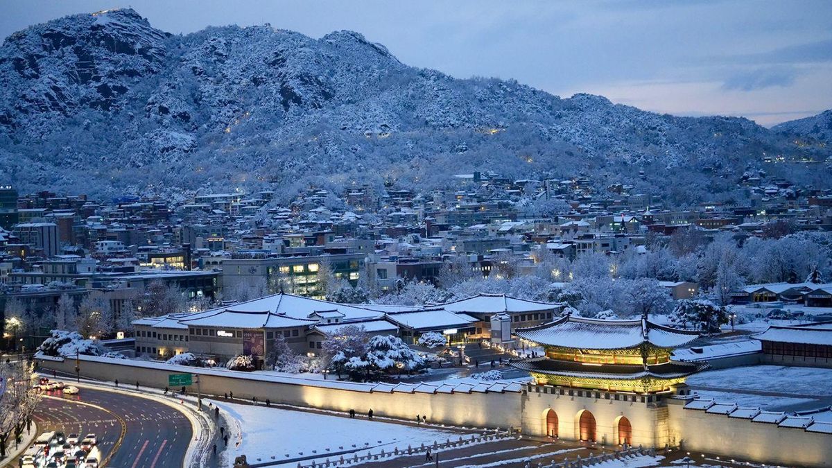 Heavy Snowfall Disrupts Lunar New Year Celebrations In South Korea