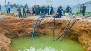 Bac Kan Halts Search At Dangerous Sinkhole Site