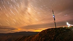 "Zaman ve Karanlık Madde Arasındaki ilişki" ile alakalı test edilebilir teori