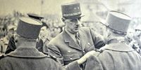 De Gaulle salue la paix, Pétain nie tout : deux voix distinctes au cœur du 8 mai 1945