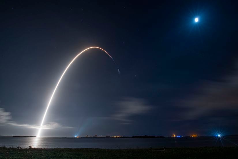 Timelapse shot of SpaceX's flight to the International Space Station. The route of the rocket towards orbit appears in an elegant style.