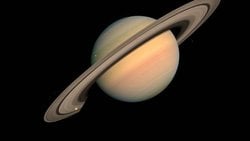 Cassini Satürn'e Yaklaşıyor