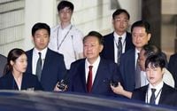 ศาลเกาหลีใต้อนุมัติหมายจับอดีตปธน.ยุน ซอก-ยอล | TOPNEWS