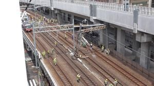 Yamanote Line Resumes After Smoke Incident At Yoyogi Station