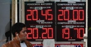 Mexican Peso Gains Against US Dollar Amid Fed Decisions