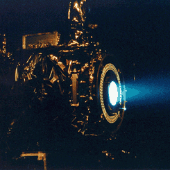 Deep Space 1 için Derin Uzayda Bir İyon Motoru