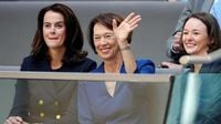 Nach Wahl-Debakel Kanzler! Friedrich Merz darf mit seiner Frau und seinen Töchtern feiern