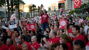 Las Vegas Workers Demand Fair Wages Amid Ongoing Strike