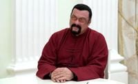 Стивен Сигал посетил парад Победы на Красной площади – видео