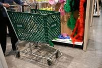 US retail sales rise amid limited consumer tariff hit so far - Iraqi News