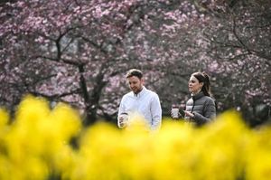 London Basks In Mini Heatwave For Spring Equinox