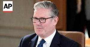 Starmer Urges Iran Talks After US Strikes Escalate Tensions