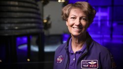 NASA’nın İlk Kadın Uzay Komutanı Eileen Collins: “Kadın hata yaptı demesinler diye iki kat çalıştım”