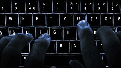 Hiç Bakmadan Klavyede Yazabilmemize Rağmen, Neden Klavyedeki Tuş Dizilimini Ezbere Sayamıyoruz?