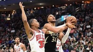 Antetokounmpo Returns To Lift Bucks Over Bulls In Chicago