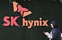 SK Hynix, which is set to announce its earnings this week, recorded 800,000 won during the day on th.. - MK