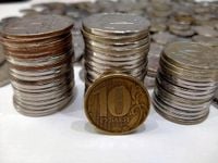 Бюджетные корректировки и девальвация рубля: что ждет российскую экономику?