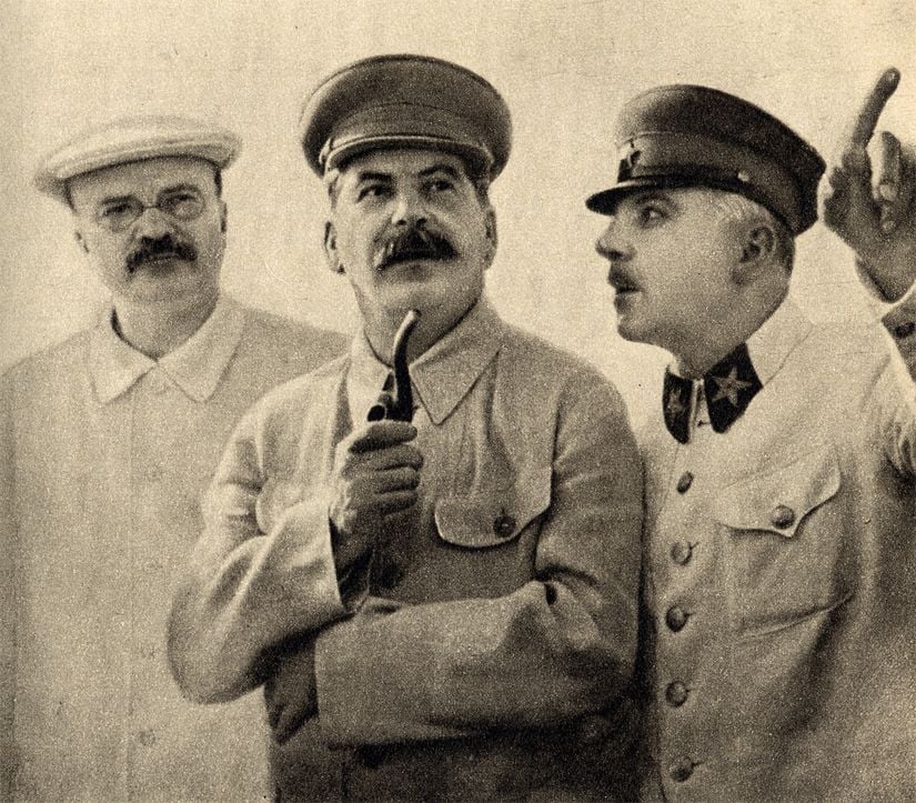 Vyaçeslav Molotov, Josef Stalin, Kliment Voroşilov aynı karede