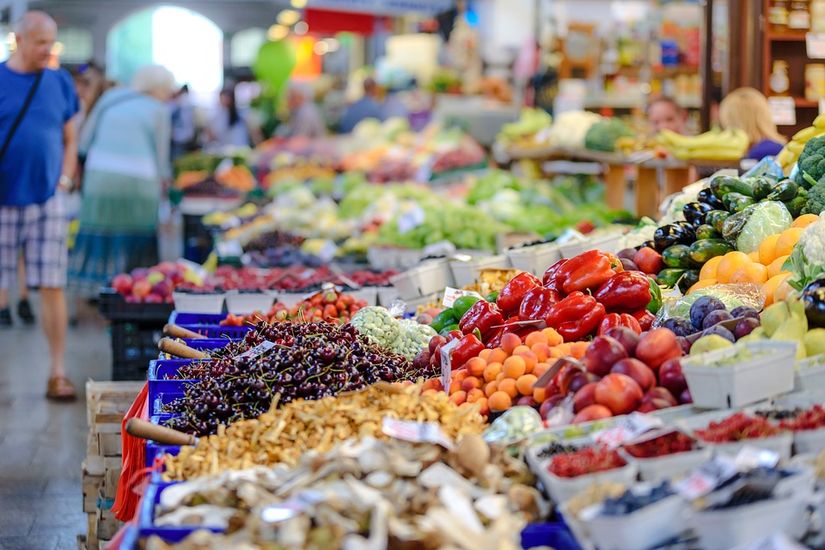 Gıda güvenliği, üretimden tüketicinin sofrasına ulaşana dek gıdalardaki olası fiziksel, kimyasal, biyolojik, mikrobiyolojik ve her türlü zararların öngörülmesini ve uzaklaştırılmasını hedef alan bir kavramdır.